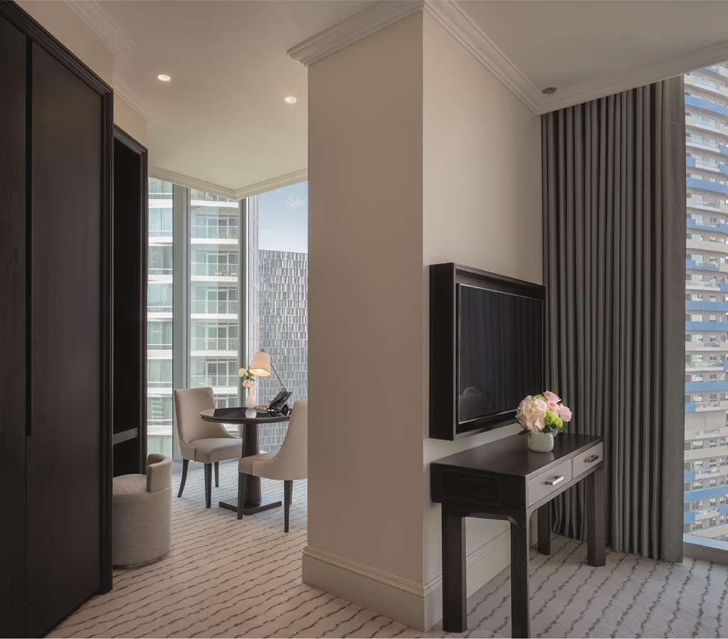 แอดเดรส ฟาวเท่น วิว Hotel ดูไบ ห้อง รูปภาพ A guest room at the hotel