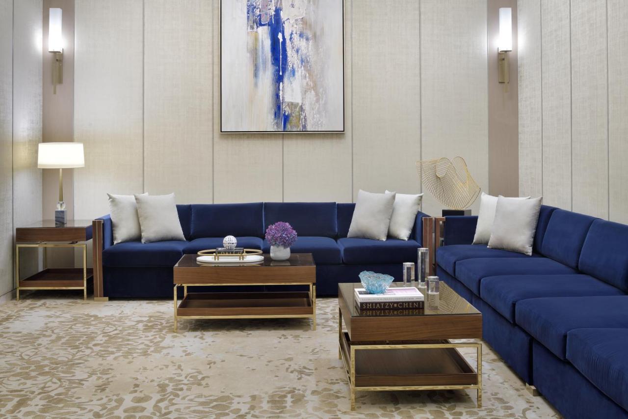 แอดเดรส ฟาวเท่น วิว Hotel ดูไบ ภายนอก รูปภาพ A living room at The Ritz-Carlton, Boston